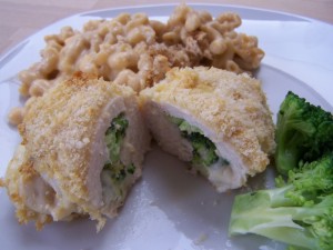 Broccoli_Stuffed_Chicken_and_Mac_n_Cheese_2